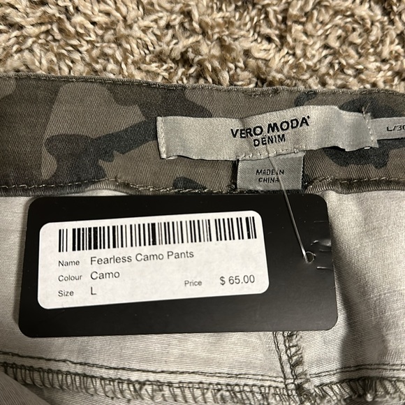 New with tags- camo pants - Picture 2 of 3